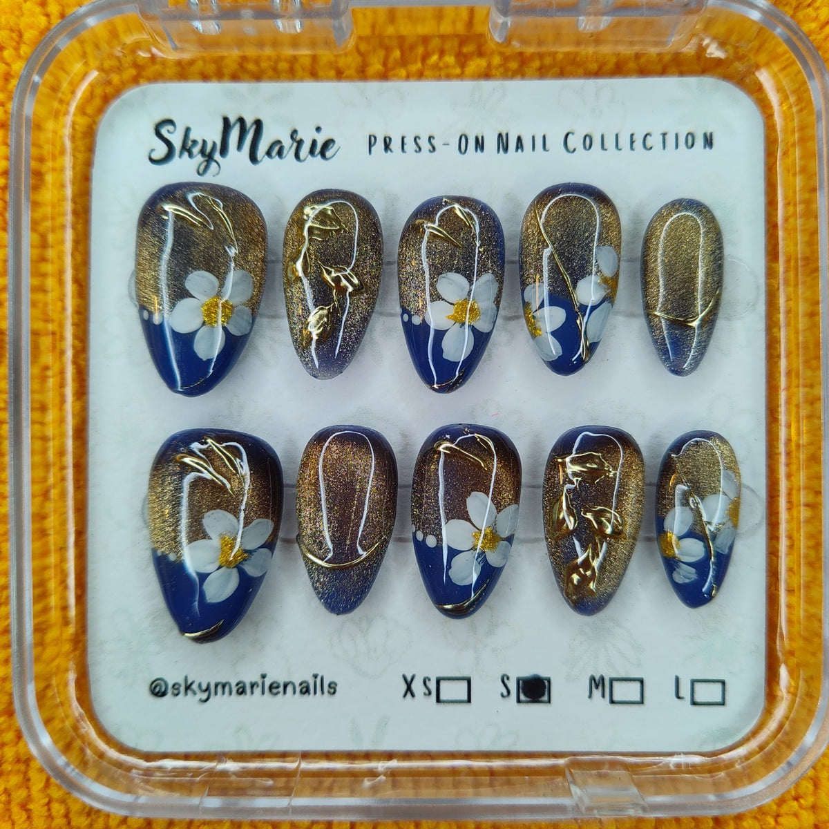 SkyMarie Handmade Small Navy Gold Cat Eye Press-On Nails with White Flowers